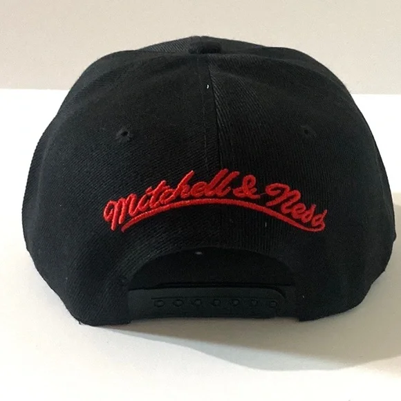 Chicago Bulls Hardwood Classics Mitchell & Ness Snapback - Picture 4 of 5